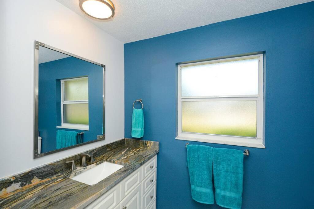Cozy, Fido-Friendly Pool Home Just 4 Miles To The Beach! Венис Экстерьер фото