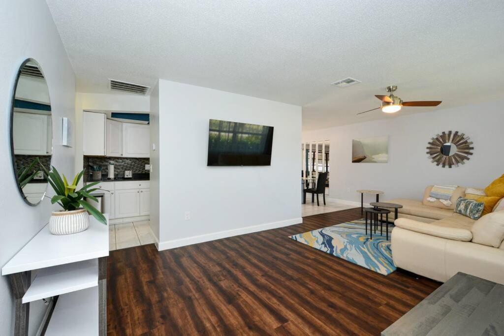 Cozy, Fido-Friendly Pool Home Just 4 Miles To The Beach! Венис Экстерьер фото