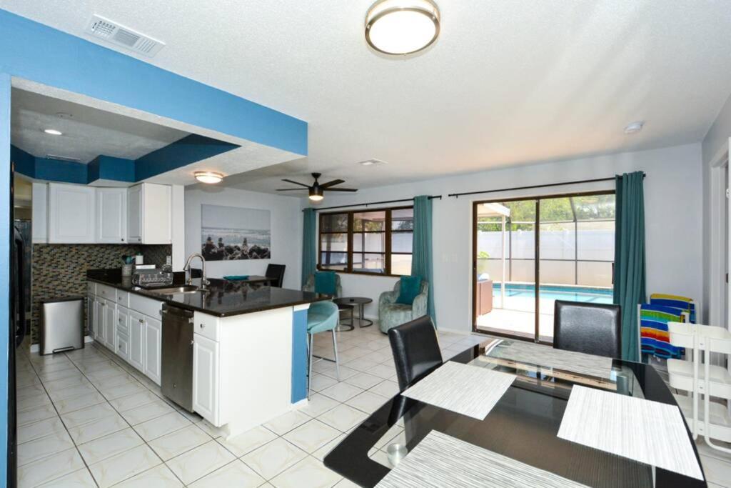 Cozy, Fido-Friendly Pool Home Just 4 Miles To The Beach! Венис Экстерьер фото
